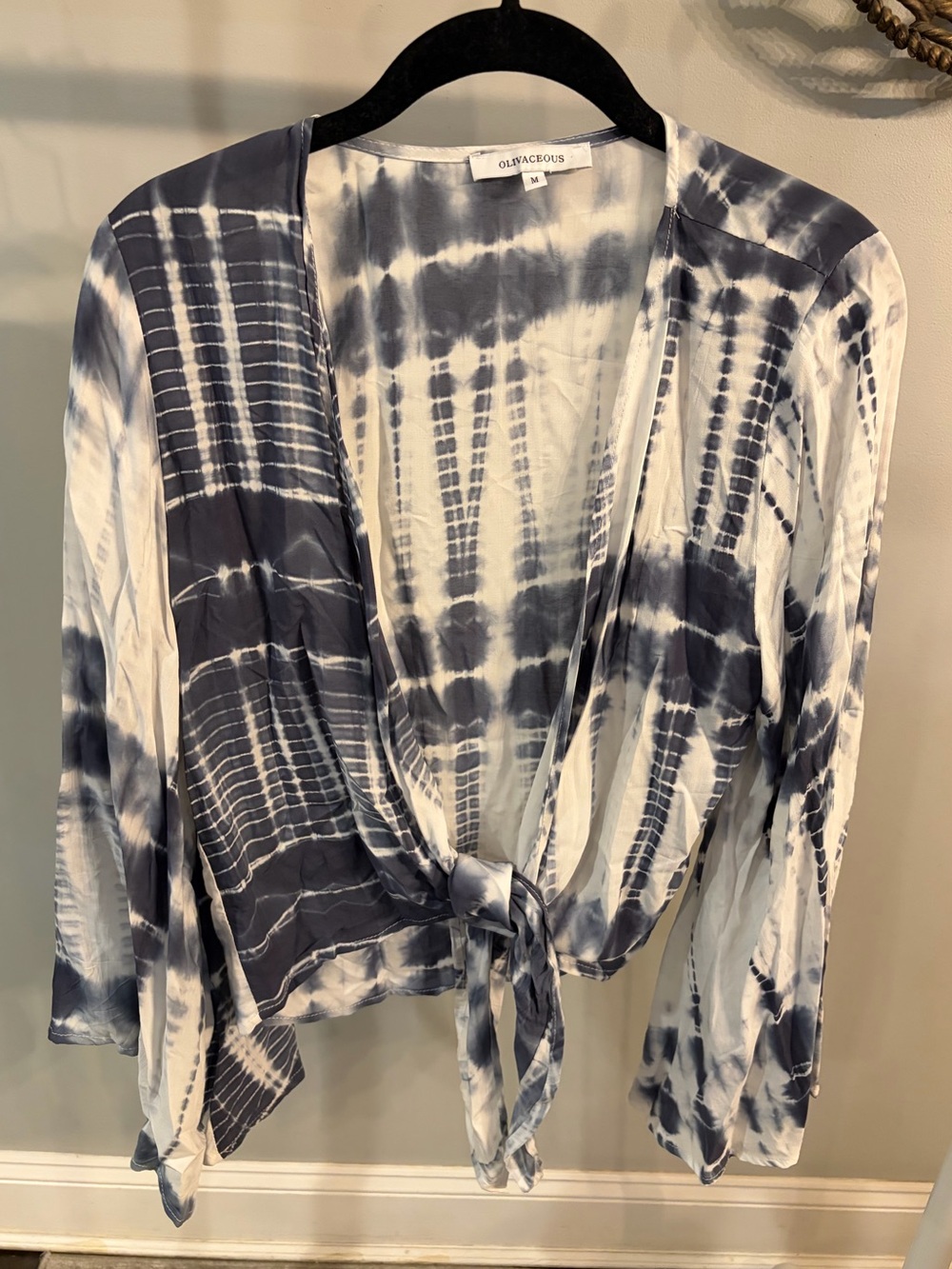 Olivaceous Women's Tie-Front Tie-Dye Kimono Shrug - Navy & White size medium
